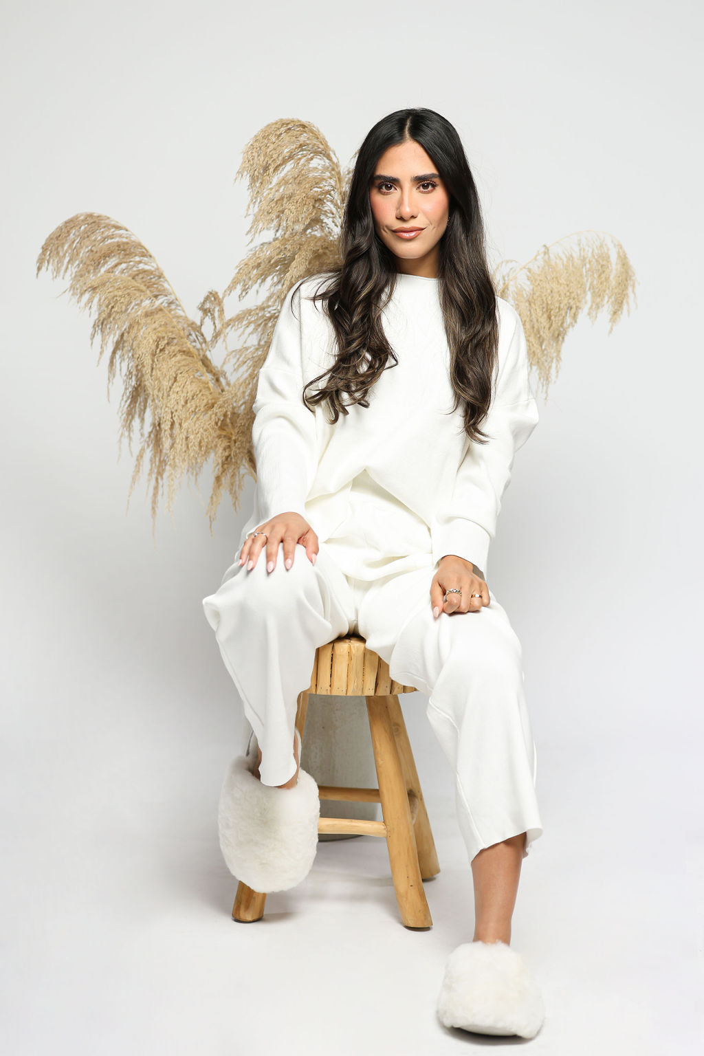 WHITE ALPACA SLIPPERS
